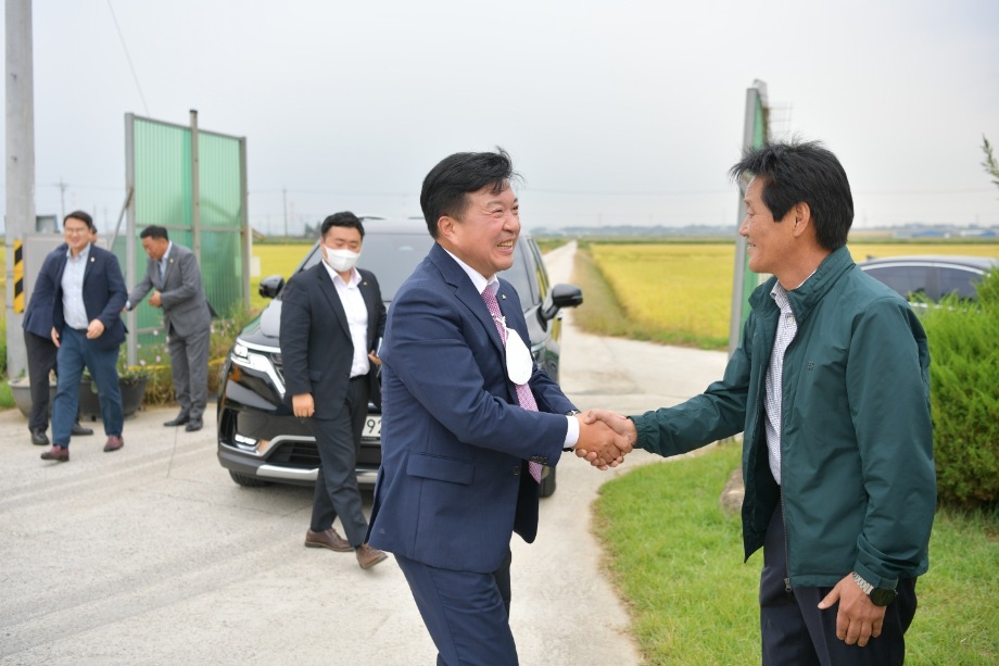 깨끗한 축산농장 현판 전달식 이미지