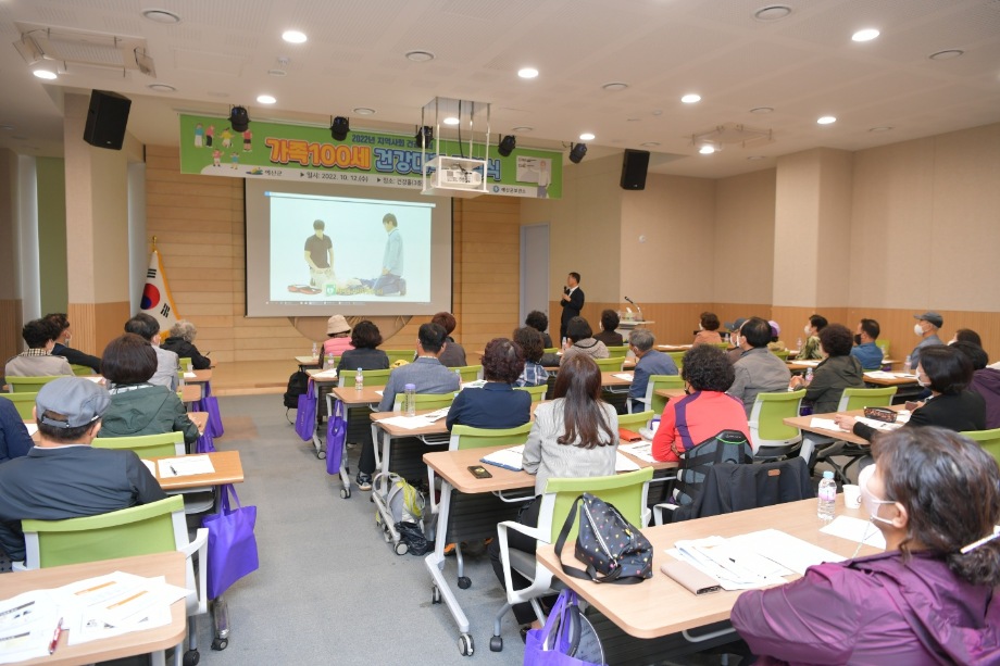 가족 100세 대학 졸업식 이미지