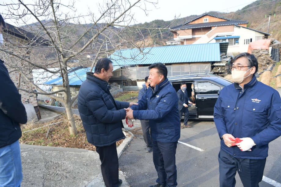 응봉면 사랑의 땔감 나눔 행사 이미지