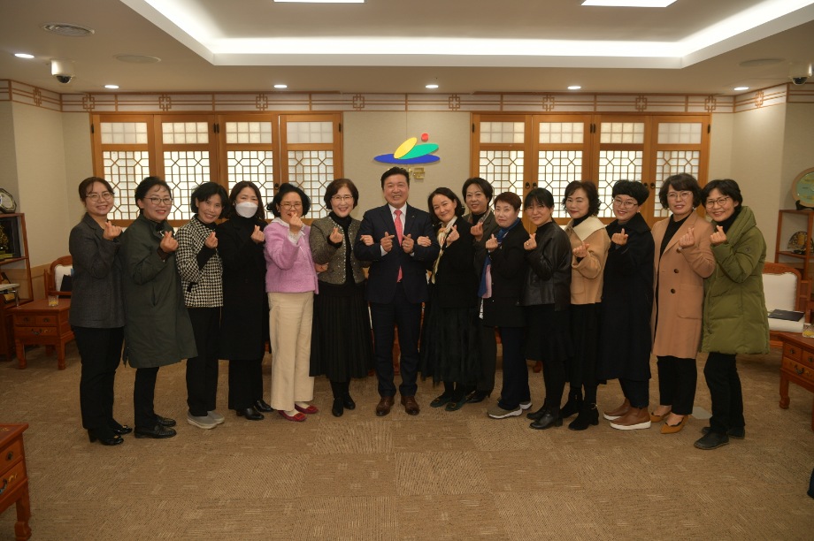문해교사 임명장 수여 이미지