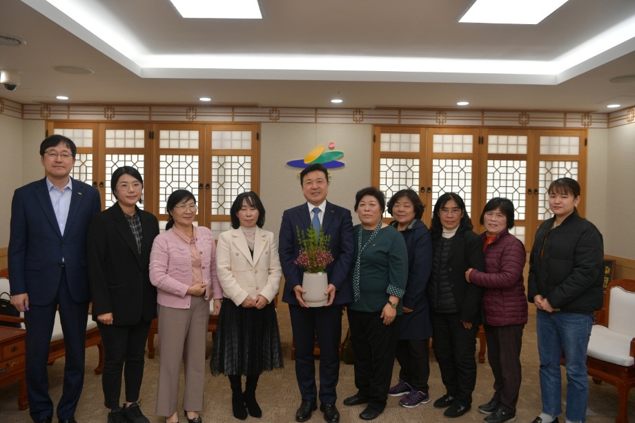 한국여성농업인 예산군연합회 임원 내방 이미지