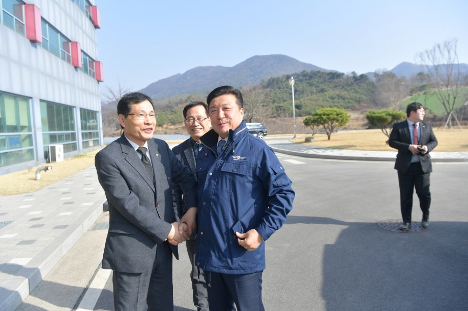 충남테크노파크 자동차센터 방문 이미지