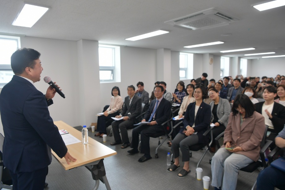 지자체 관계자와 백종원 대표 간담회 이미지
