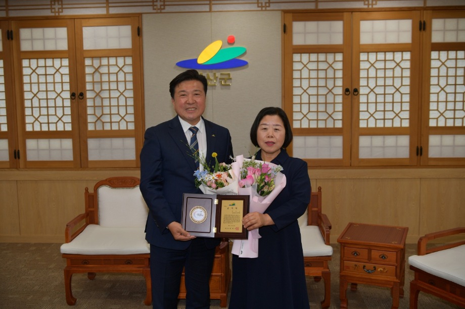 명예퇴직자 공적패 수여 이미지