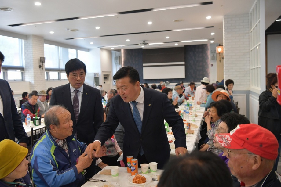 예산읍 제51회 어버이날 기념행사 이미지