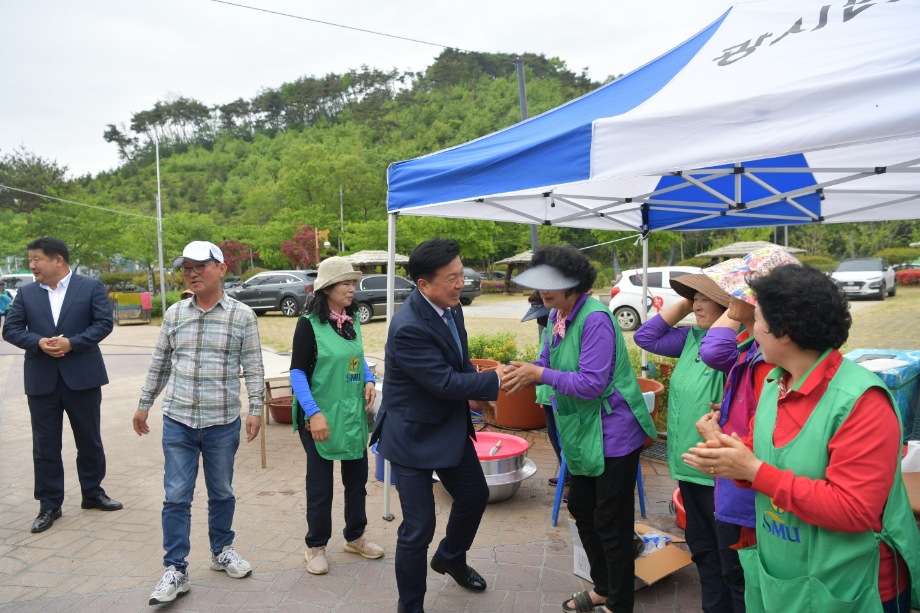 광시면 어버이날 행사 종사자 격려 이미지