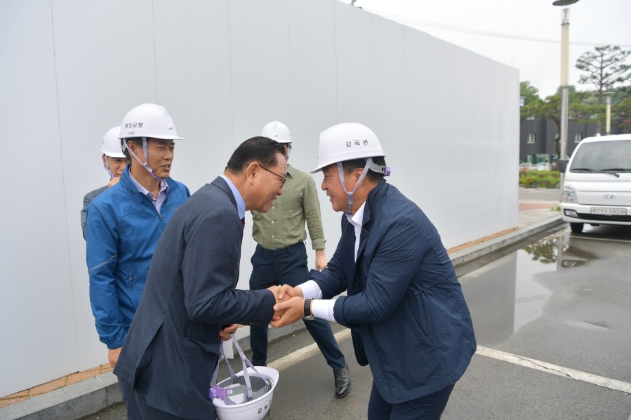 예산시네마 리모델링 현장 방문 이미지