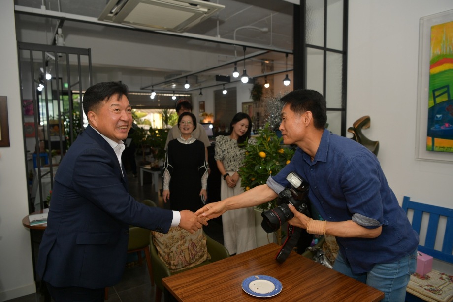 명정숙 초대전 "황금알, 세상을 비추다" 이미지