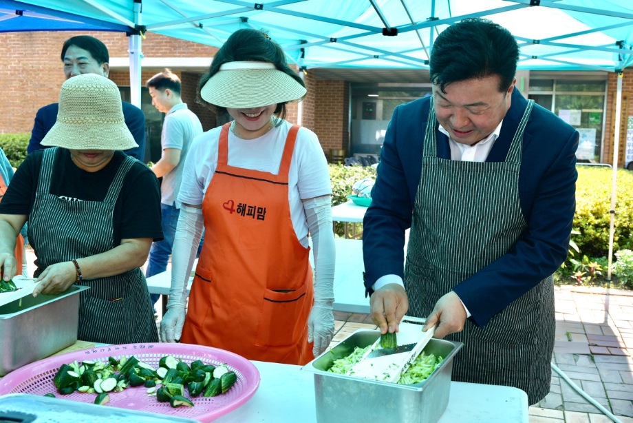 자원봉사센터 독거어르신 무료급식행사 이미지
