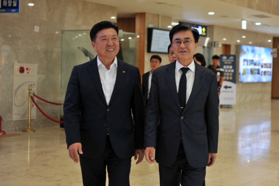 도지사 예산군청 방문 이미지