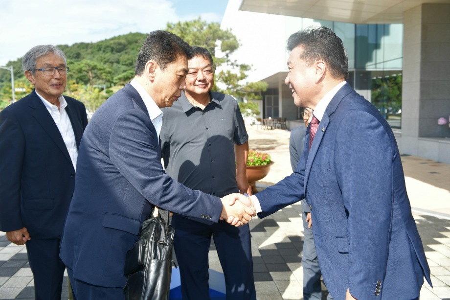 일본 토요오카시장 영접 및 업무협약 이미지