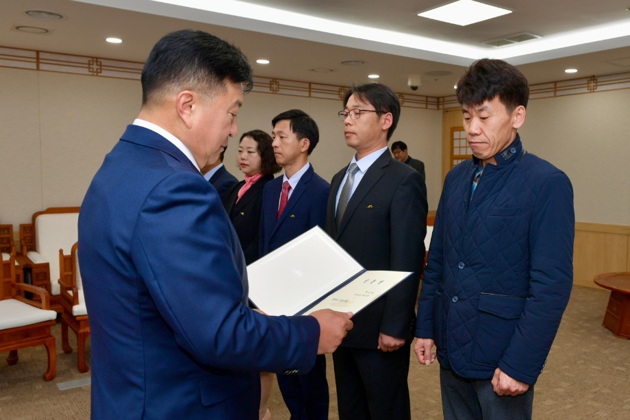 임용장 수여식 이미지