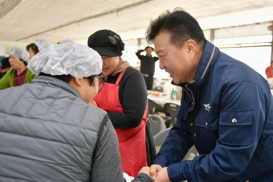 예산중앙농협 온정의 김장나눔행사 이미지