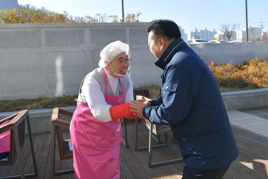 노인종합복지관 김장나눔 행사 이미지