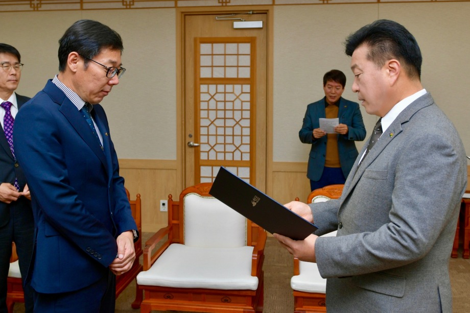 임기제공무원 임용장 수여식 이미지
