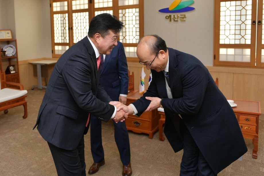 연말 이웃돕기 성금 기탁(예산제2산업단지㈜ 대표 박태곤) 이미지