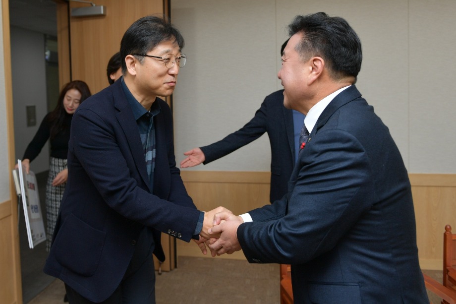 연말 이웃돕기 성금 기탁(㈜동양 예산공장, ㈜천둥) 이미지