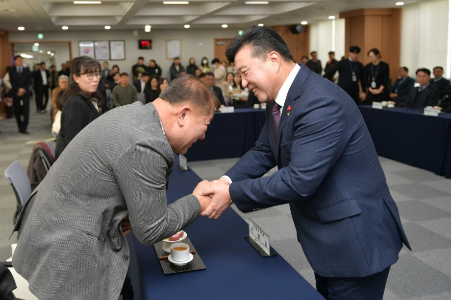 2023년 하반기 퇴임 및 공로연수자 공적패 수여식 이미지
