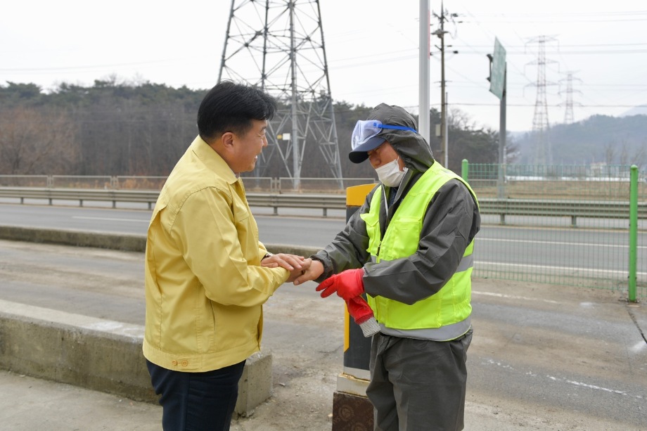 가축방역 거점소독 초소근무자 격려 이미지
