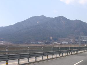덕숭산 뒤편